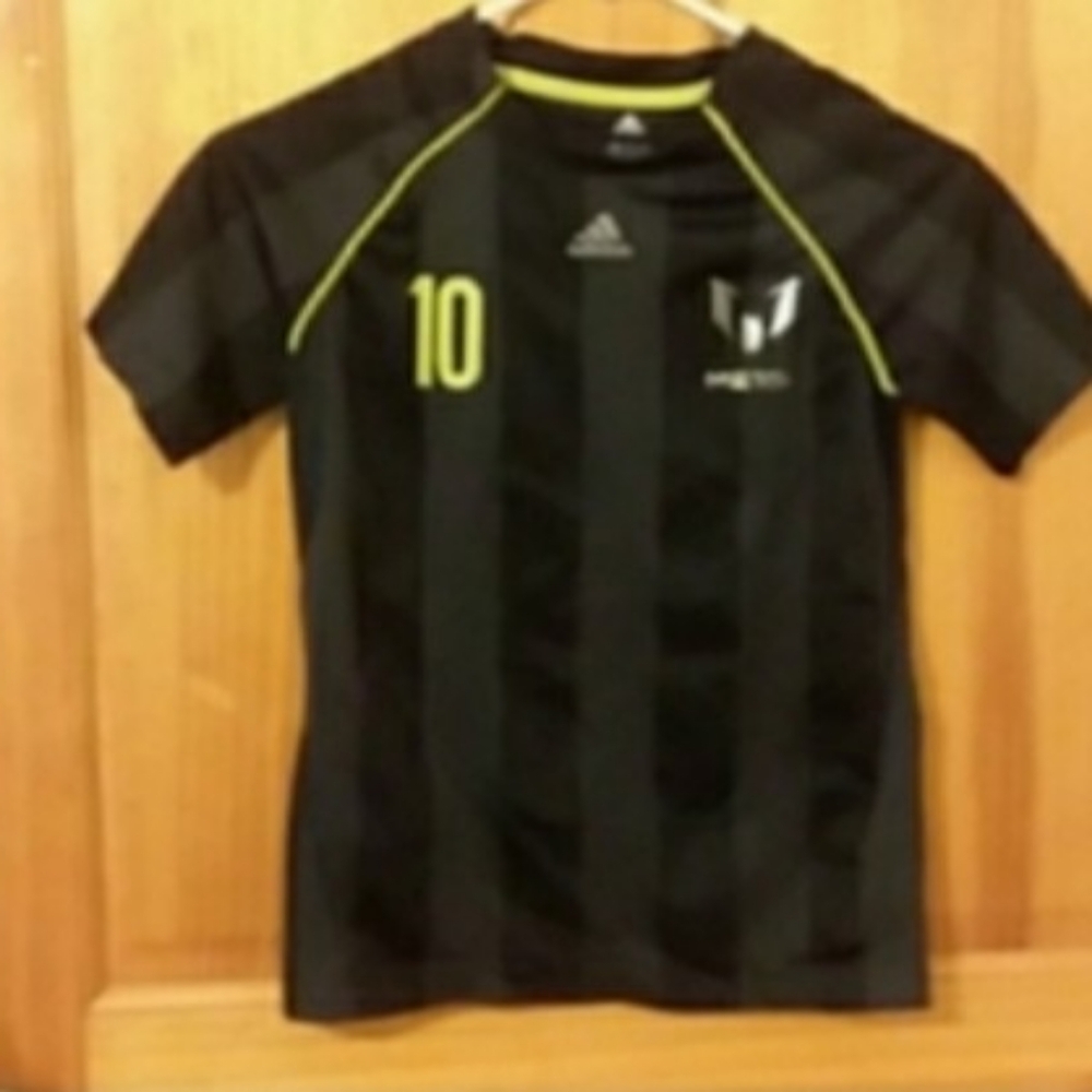 Adidas Boys sports top
